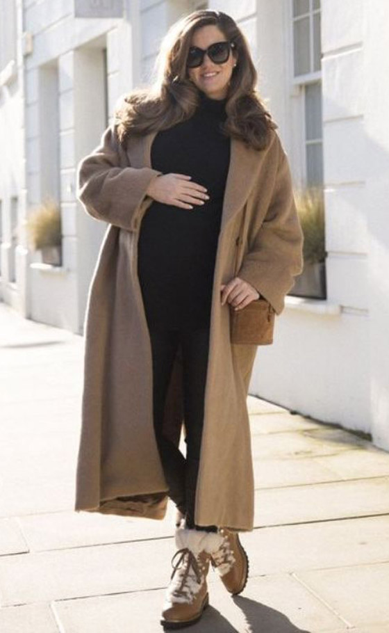 أفكار تساعدك على تنسيق المعطف خلال فترة الحمل في شتاء 2022 صورة رقم 2