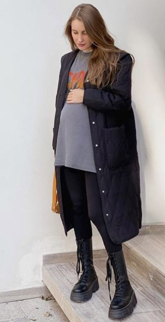 أفكار تساعدك على تنسيق المعطف خلال فترة الحمل في شتاء 2022 صورة رقم 3