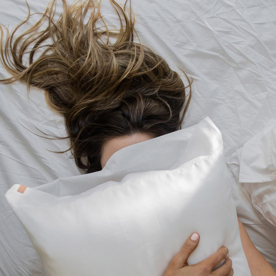 نصائح للاستيقاظ بشعر خالٍ من التشابك صورة رقم 2