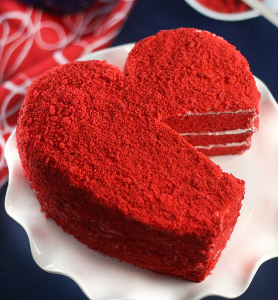 إليكم طريقة تحضير كعكة عيد الحب المخملية بالكريمة والحليب الشهية صورة رقم 2 إليكم طريقة تحضير كعكة عيد الحب المخملية بالكريمة والحليب الشهية صورة رقم 2