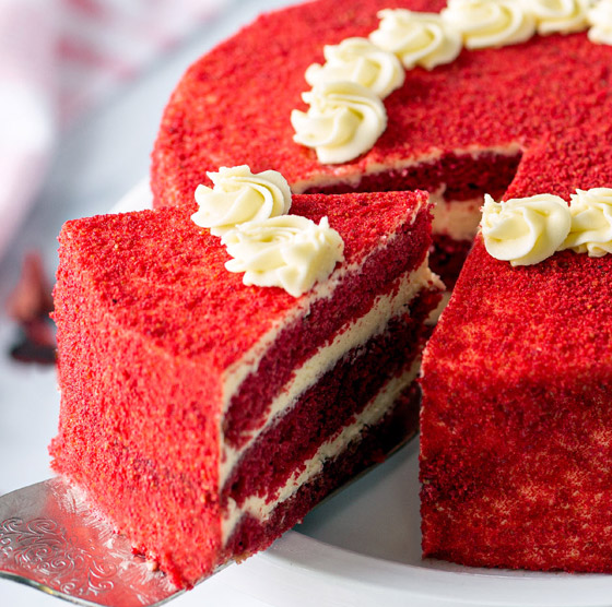 إليكم طريقة تحضير كعكة عيد الحب المخملية بالكريمة والحليب الشهية صورة رقم 6 إليكم طريقة تحضير كعكة عيد الحب المخملية بالكريمة والحليب الشهية صورة رقم 6