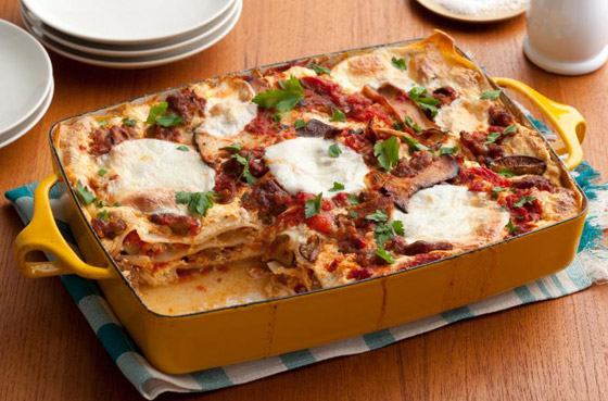 إليكم طريقة تحضير اللازانيا بالنقانق والفطر الأشهى على الإطلاق صورة رقم 2 إليكم طريقة تحضير اللازانيا بالنقانق والفطر الأشهى على الإطلاق صورة رقم 2