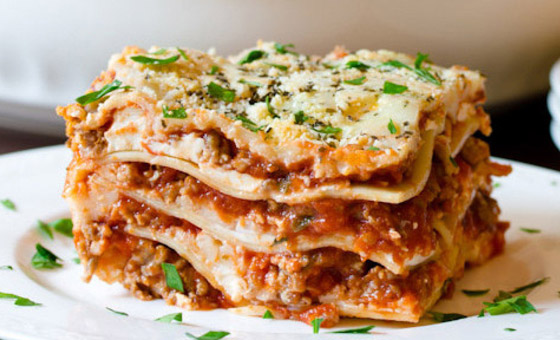 إليكم طريقة تحضير اللازانيا بالنقانق والفطر الأشهى على الإطلاق صورة رقم 5 إليكم طريقة تحضير اللازانيا بالنقانق والفطر الأشهى على الإطلاق صورة رقم 5