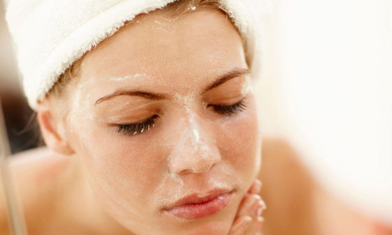 دليلك الكامل لغسل وجهك وفقاً لنوع بشرتك صورة رقم 7