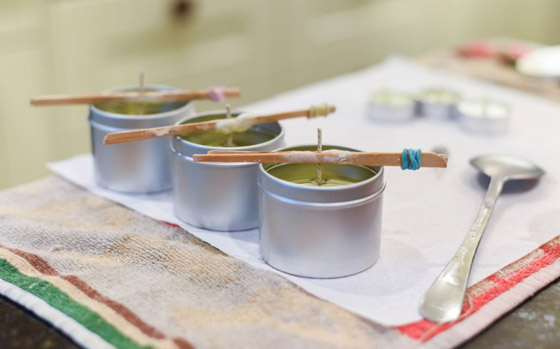 بمكونات بسيطة وخطوات سهلة.. إليكم طريقة صنع الشموع المعطرة بالمنزل صورة رقم 5