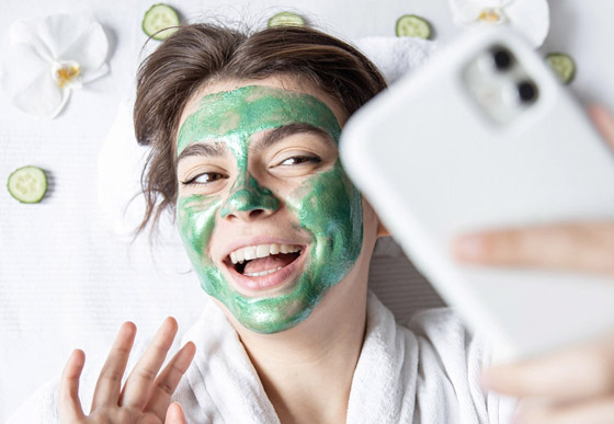 إليكم وصفات منزلية مدهشة لتحضير ماسك الكولاجين المعزز لشباب البشرة صورة رقم 1