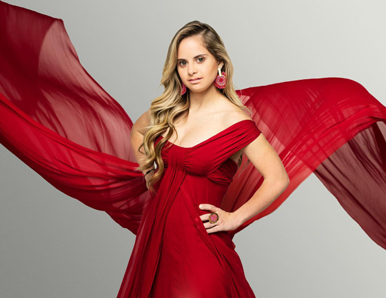 صور: فيكتوريا سيكرت تضم أول عارضة أزياء مصابة بمتلازمة داون صورة رقم 2