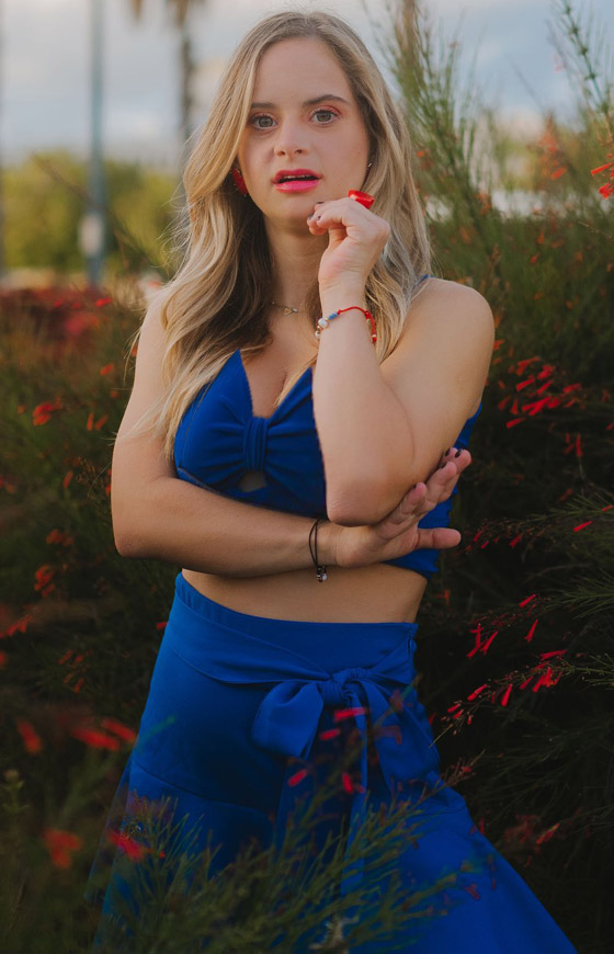 صور: فيكتوريا سيكرت تضم أول عارضة أزياء مصابة بمتلازمة داون صورة رقم 6