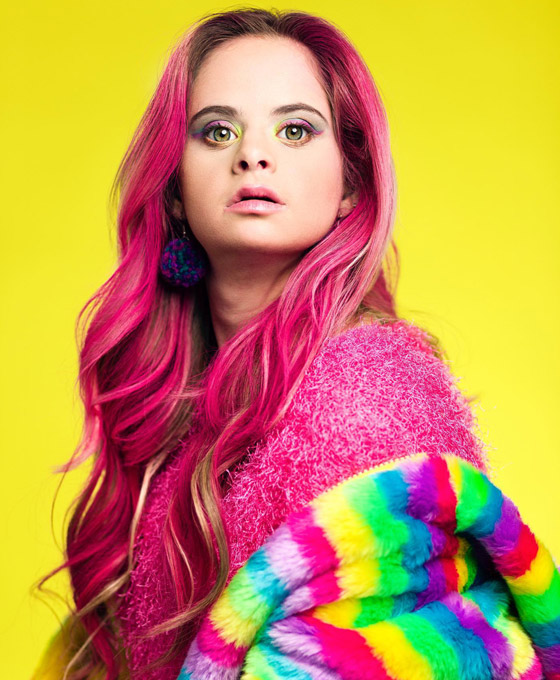 صور: فيكتوريا سيكرت تضم أول عارضة أزياء مصابة بمتلازمة داون صورة رقم 11