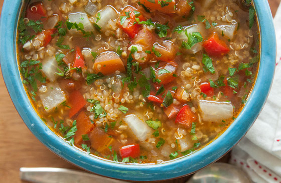 إليكم طريقة تحضير شوربة الكينوا بالخضار الصحية والشهية صورة رقم 7