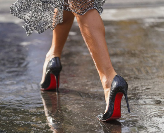 إليك حيل بسيطة تساعدك على المشي بالكعب العالي برشاقة صورة رقم 1 إليك حيل بسيطة تساعدك على المشي بالكعب العالي برشاقة صورة رقم 1