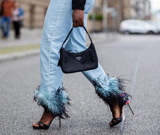 إليك حيل بسيطة تساعدك على المشي بالكعب العالي برشاقة صورة رقم 4 إليك حيل بسيطة تساعدك على المشي بالكعب العالي برشاقة صورة رقم 4