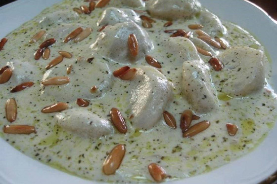 إليكم طريقة تحضير شاكرية باللحم (لبن إمو).. وصفة رائعة لفصل الشتاء صورة رقم 3