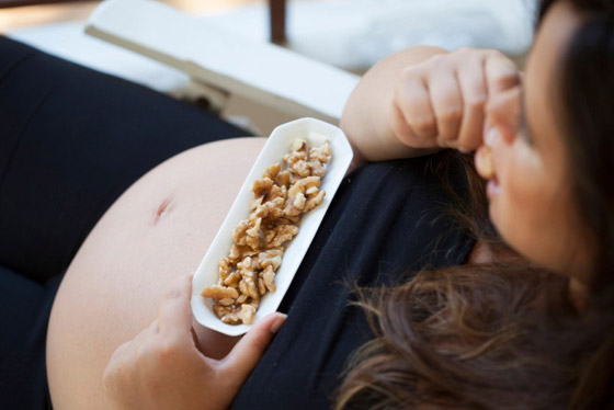 لتحافظي على صحتك وصحة الجنين.. أفضل الأطعمة لتناولها بفترة الحمل صورة رقم 16