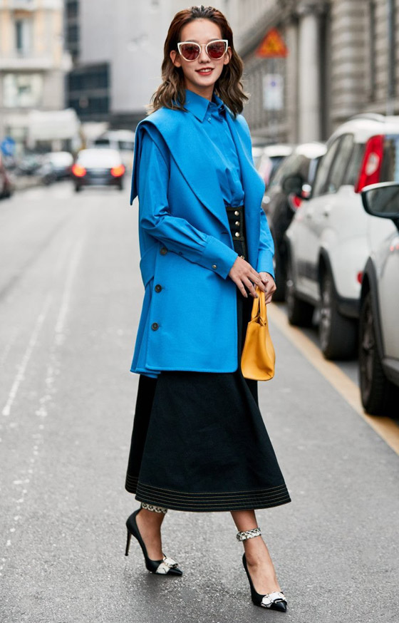 صور.. ألوان يمكن تنسيقها مع الأزرق بكل سهولة لإطلالة أنيقة جذابة صورة رقم 5