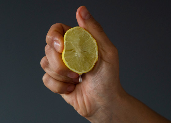 للصحة والجمال والمنزل.. 12 استخداما لقشر الليمون ستوقفكم عن رميه صورة رقم 3
