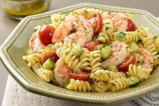 إليكم طريقة تحضير سلطة المعكرونة بالجمبري اللذيذة للرجيم صورة رقم 2