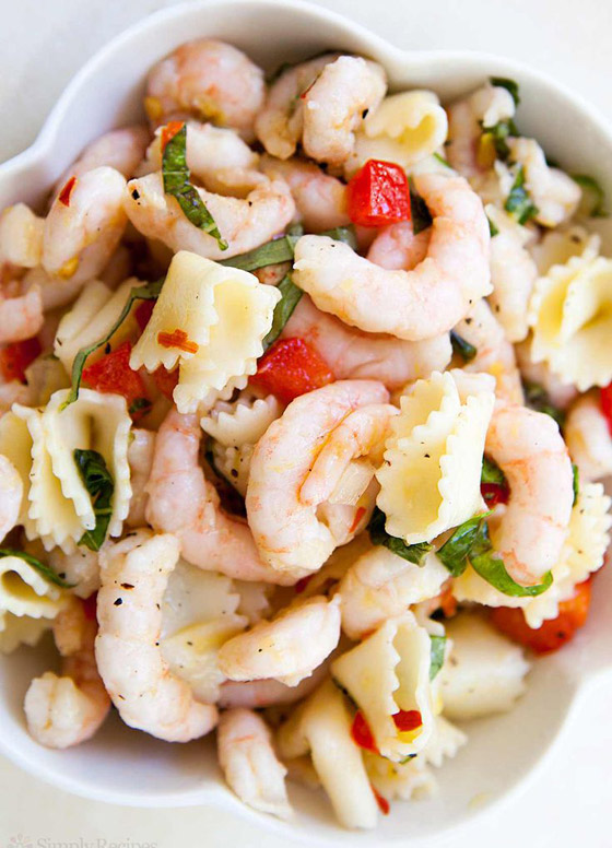 إليكم طريقة تحضير سلطة المعكرونة بالجمبري اللذيذة للرجيم صورة رقم 5