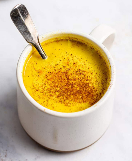 يكافح السرطان ويقوِي المناعة.. فوائد صحية لمشروب الكركم 