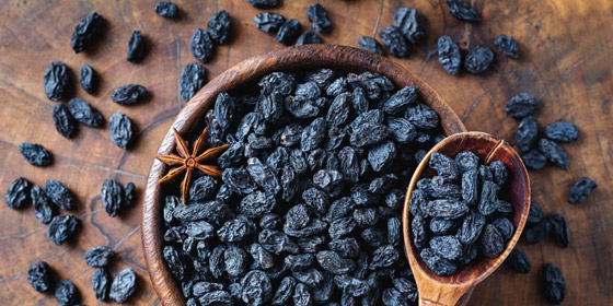 للزبيب الأسود فوائد عدة.. تعرف عليها صورة رقم 1
