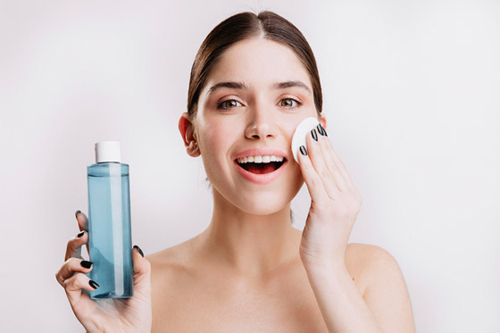 خطوات صباحية للعناية بالوجه والمحافظة على بشرة متألقة صورة رقم 2