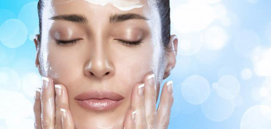 خطوات صباحية للعناية بالوجه والمحافظة على بشرة متألقة صورة رقم 6