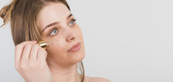 خطوات صباحية للعناية بالوجه والمحافظة على بشرة متألقة صورة رقم 3