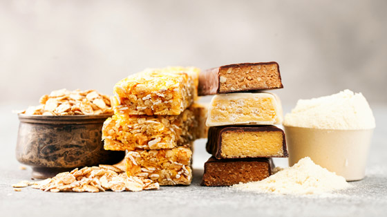 خلال 15 دقيقة فقط.. إليكم طريقة تحضير ألواح البروتين في المنزل صورة رقم 1