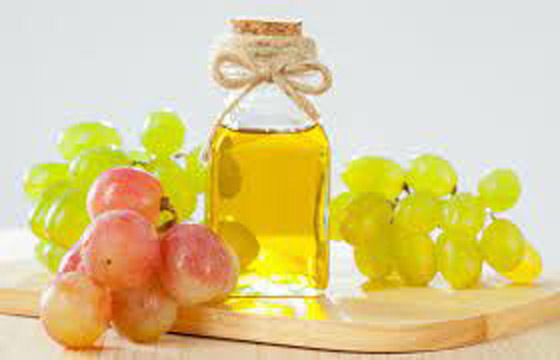 5 استخدامات مُذهلة لزيت بذور العنب للشعر صورة رقم 4