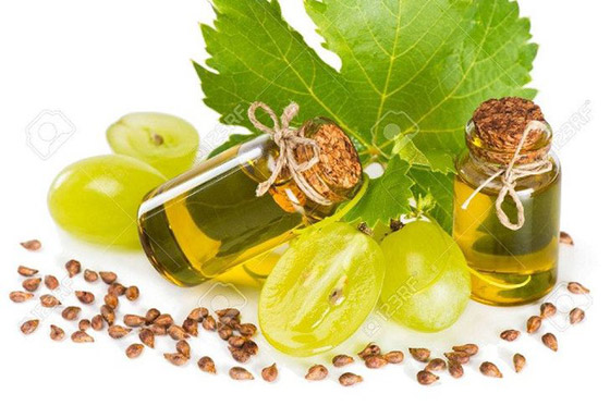 5 استخدامات مُذهلة لزيت بذور العنب للشعر صورة رقم 6