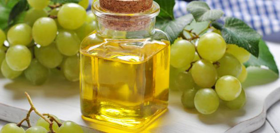 5 استخدامات مُذهلة لزيت بذور العنب للشعر صورة رقم 7