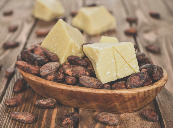 تستخدم بالأطعمة وللبشرة والشعر.. إليكم استخدامات وفوائد زبدة الكاكاو صورة رقم 9