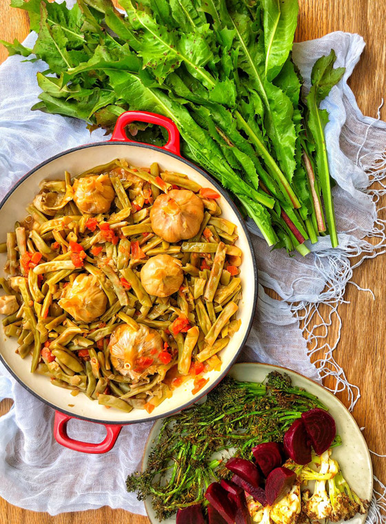 إليكم طريقة تحضير لوبيا بزيت.. غداء نباتي طيب مناسب للصيام صورة رقم 1