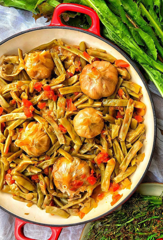 إليكم طريقة تحضير لوبيا بزيت.. غداء نباتي طيب مناسب للصيام صورة رقم 2