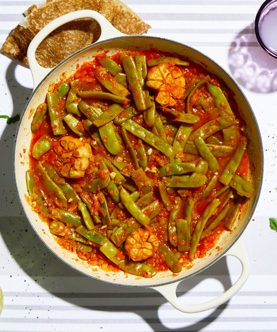 إليكم طريقة تحضير لوبيا بزيت.. غداء نباتي طيب مناسب للصيام صورة رقم 6