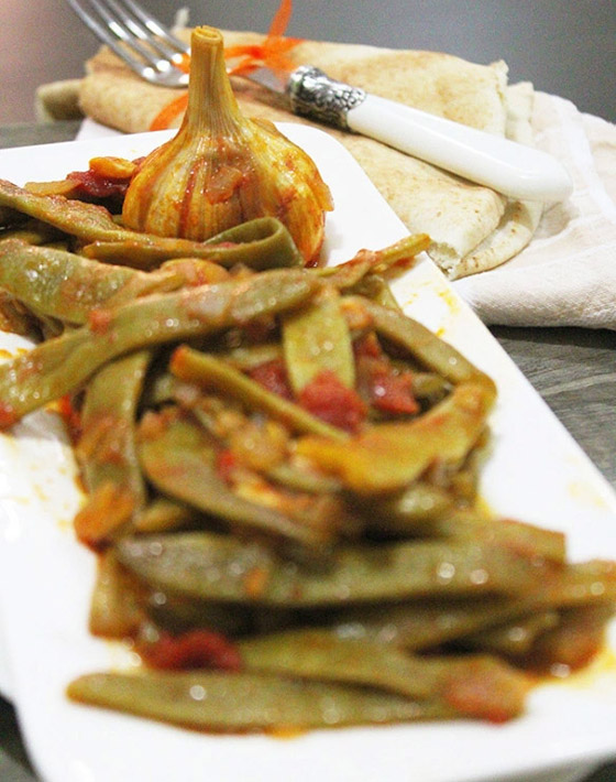 إليكم طريقة تحضير لوبيا بزيت.. غداء نباتي طيب مناسب للصيام صورة رقم 8