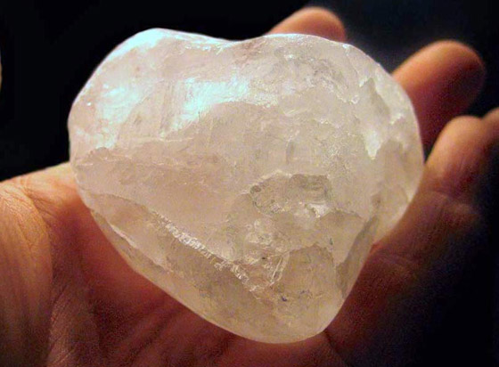 لعلاج حب الشباب والرؤوس السوداء.. تعرفوا إلى فوائد الشبة المختلفة صورة رقم 3