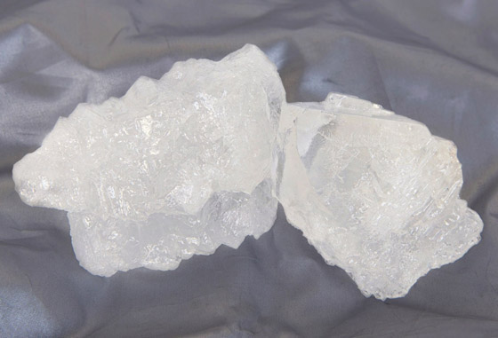 لعلاج حب الشباب والرؤوس السوداء.. تعرفوا إلى فوائد الشبة المختلفة صورة رقم 4