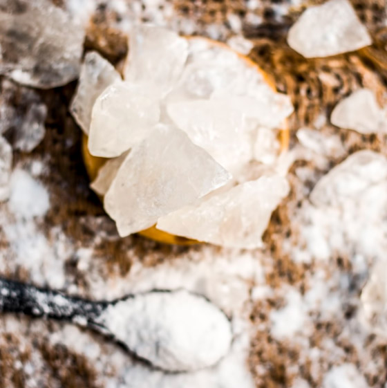 لعلاج حب الشباب والرؤوس السوداء.. تعرفوا إلى فوائد الشبة المختلفة صورة رقم 8