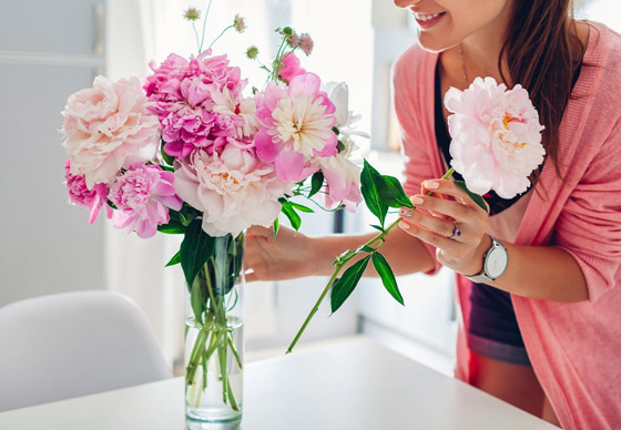 تقوي الذاكرة وتكافح التوتر.. 8 فوائد مذهلة لاستخدام الزهور بتزيين المنزل صورة رقم 1