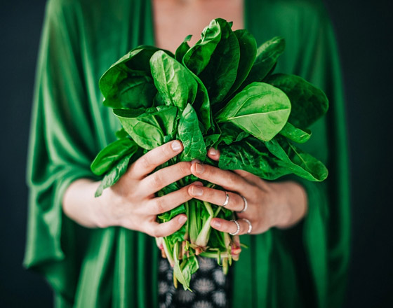 تقوي القلب وتقي من السرطان.. فوائد السبانخ لا تُحصى، لكن احذروا مخاطرها! صورة رقم 3