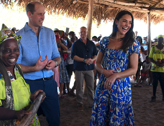 بالصور: كيت ميدلتون بإطلالة صيفية مشرقة.. وهذه تفاصيلها بالأسعار صورة رقم 4 بالصور: كيت ميدلتون بإطلالة صيفية مشرقة.. وهذه تفاصيلها بالأسعار صورة رقم 4