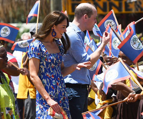 بالصور: كيت ميدلتون بإطلالة صيفية مشرقة.. وهذه تفاصيلها بالأسعار صورة رقم 6 بالصور: كيت ميدلتون بإطلالة صيفية مشرقة.. وهذه تفاصيلها بالأسعار صورة رقم 6