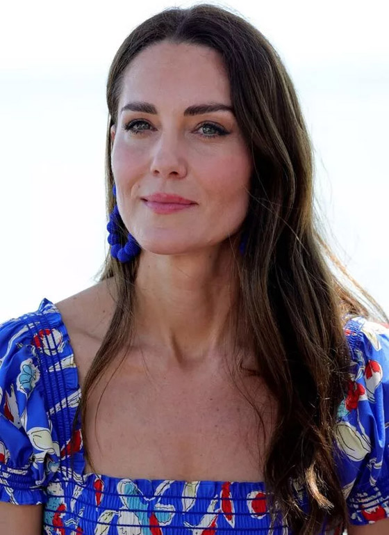 بالصور: كيت ميدلتون بإطلالة صيفية مشرقة.. وهذه تفاصيلها بالأسعار صورة رقم 11 بالصور: كيت ميدلتون بإطلالة صيفية مشرقة.. وهذه تفاصيلها بالأسعار صورة رقم 11