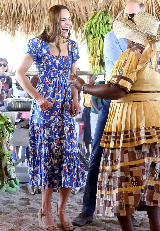 بالصور: كيت ميدلتون بإطلالة صيفية مشرقة.. وهذه تفاصيلها بالأسعار صورة رقم 17 بالصور: كيت ميدلتون بإطلالة صيفية مشرقة.. وهذه تفاصيلها بالأسعار صورة رقم 17