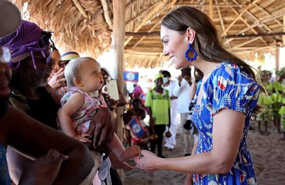 بالصور: كيت ميدلتون بإطلالة صيفية مشرقة.. وهذه تفاصيلها بالأسعار صورة رقم 19 بالصور: كيت ميدلتون بإطلالة صيفية مشرقة.. وهذه تفاصيلها بالأسعار صورة رقم 19