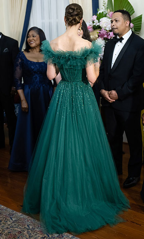 صور: كيت ميدلتون بفستان أخضر زمردي خلاب في جامايكا.. ما كلفته؟ صورة رقم 12 صور: كيت ميدلتون بفستان أخضر زمردي خلاب في جامايكا.. ما كلفته؟ صورة رقم 12