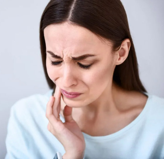 7 أسباب لألم الأسنان في الصباح.. وعلاجات منزلية لتخفيفها صورة رقم 7