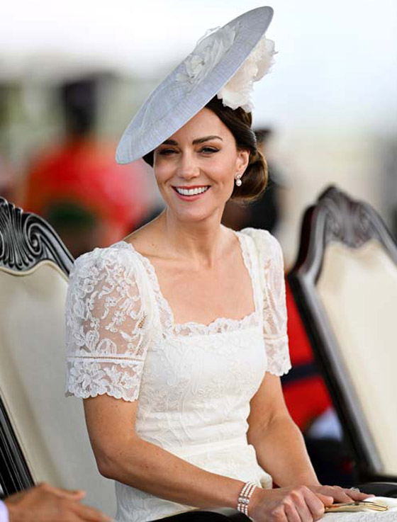 هل كررت الدوقة كيت ميدلتون إطلالة الملكة إليزابيث بعد حوالي 70 عاما؟ صورة رقم 11