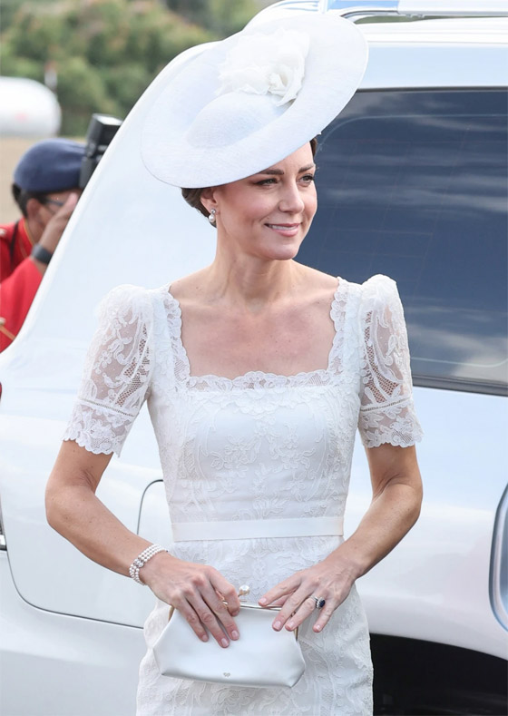 هل كررت الدوقة كيت ميدلتون إطلالة الملكة إليزابيث بعد حوالي 70 عاما؟ صورة رقم 13